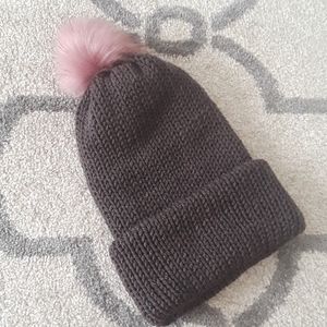 Knitted Pom pom beanie